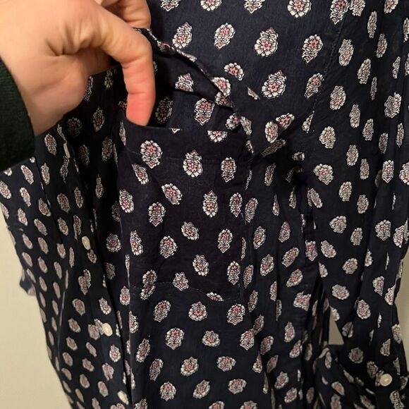Gap Women's Navy Floral Roll Tab Sleeve Boyfriend Ft Button-Up Shirt Small - Picture 2 of 10